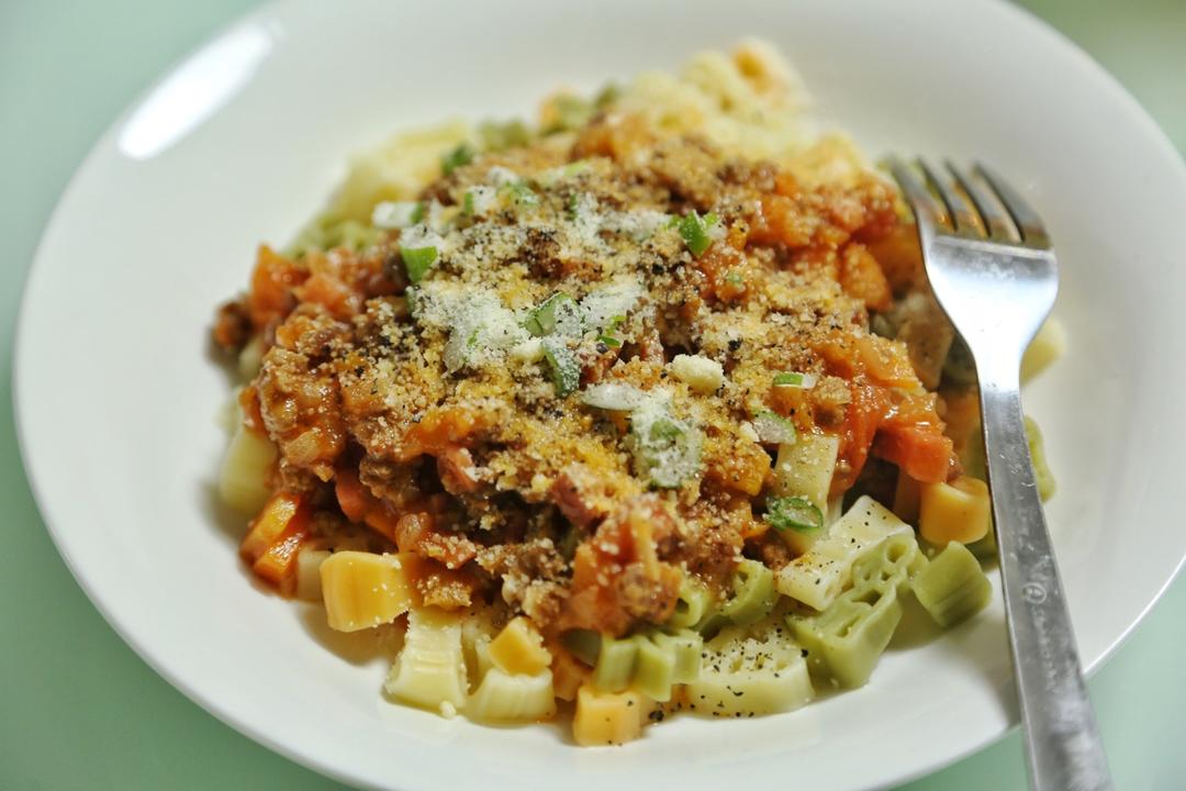 o暖暖姝姝o做的浓郁版本的意大利肉酱bolognaise spaghetti