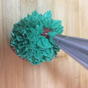 草莓圣诞树-圣诞杯子蛋糕装饰的做法 步骤3