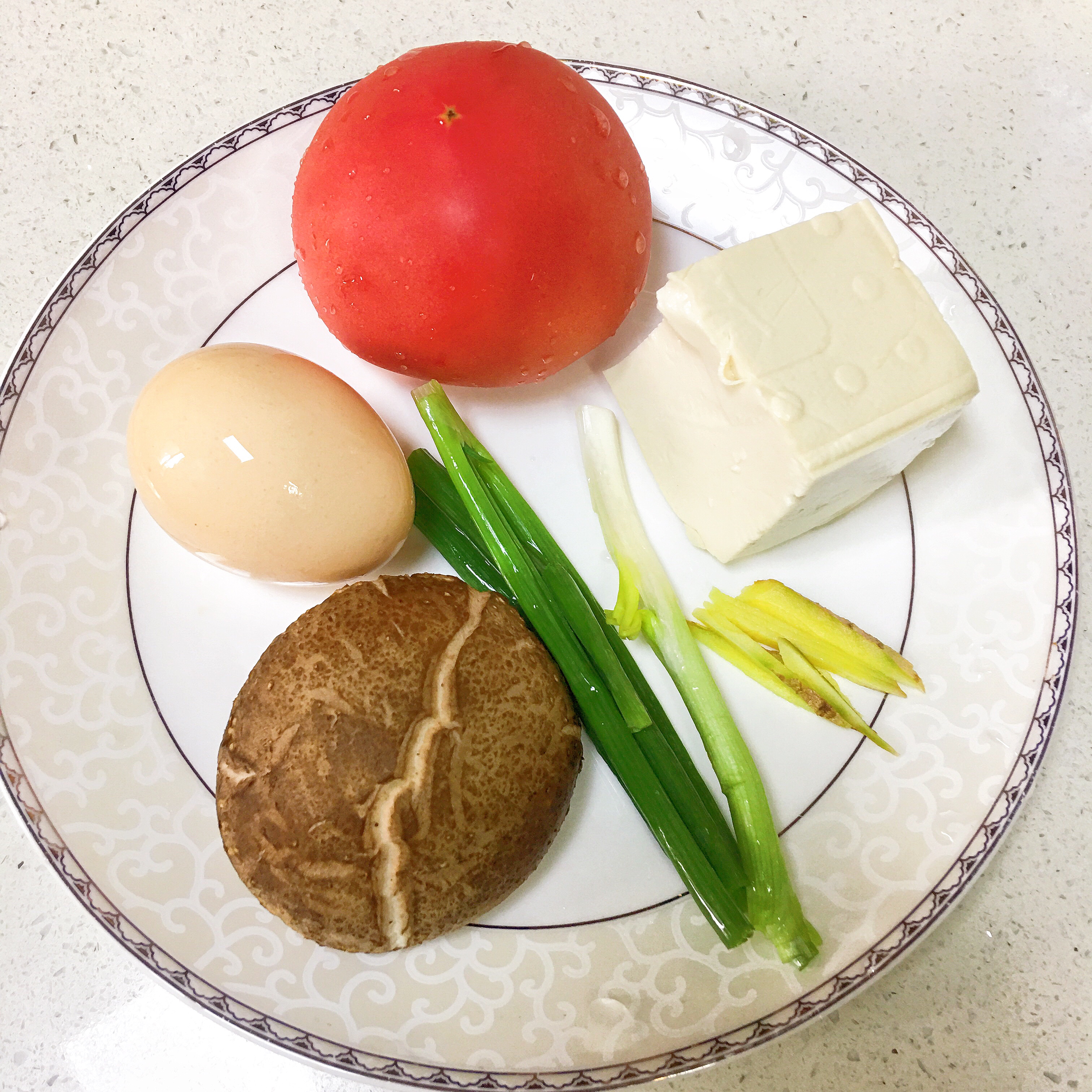 豆腐西红柿菌菇汤•低卡低脂•好喝开胃的做法 步骤1