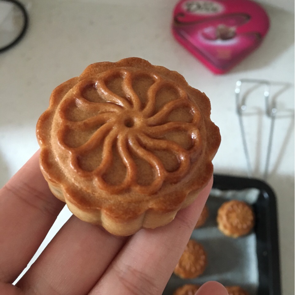 广式月饼—蛋黄莲蓉月饼