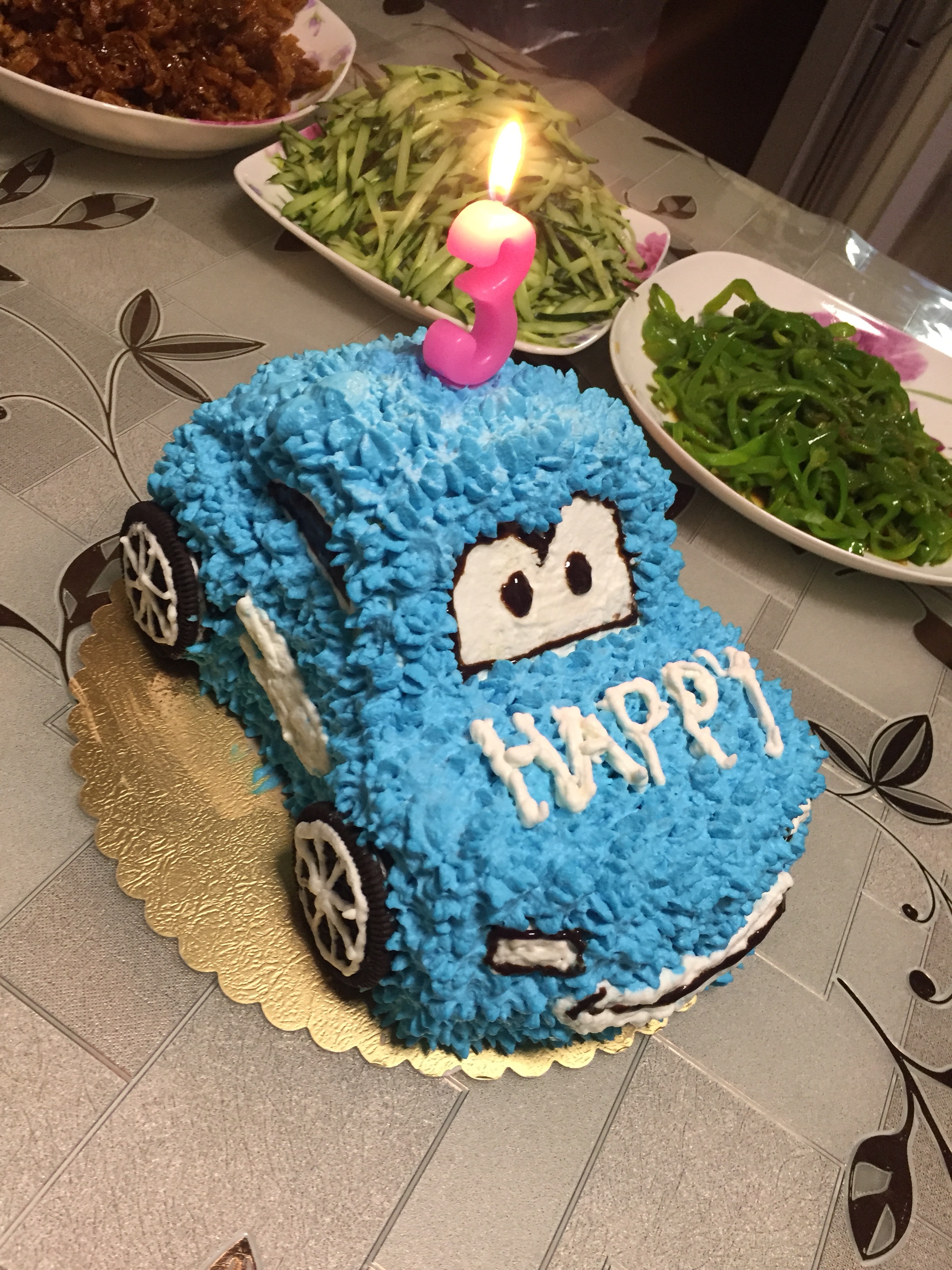 儿子三岁生日的汽车蛋糕的做法