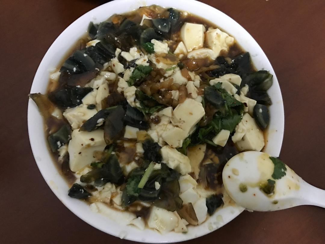 皮蛋拌豆腐