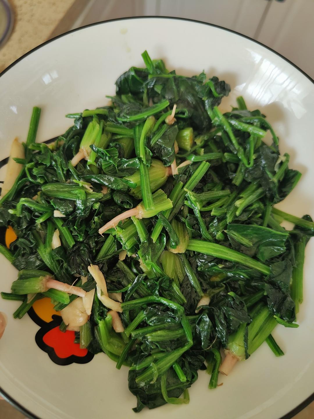 不涩口又嫩的清炒菠菜