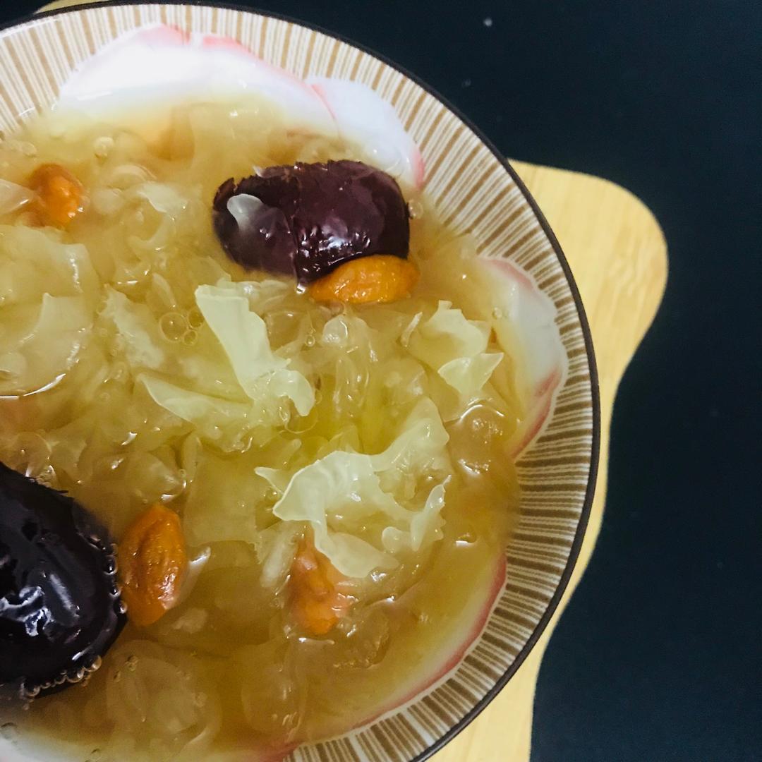 红枣枸杞银耳羹