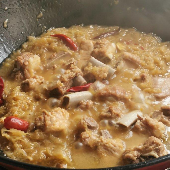 东北酸菜炖排骨