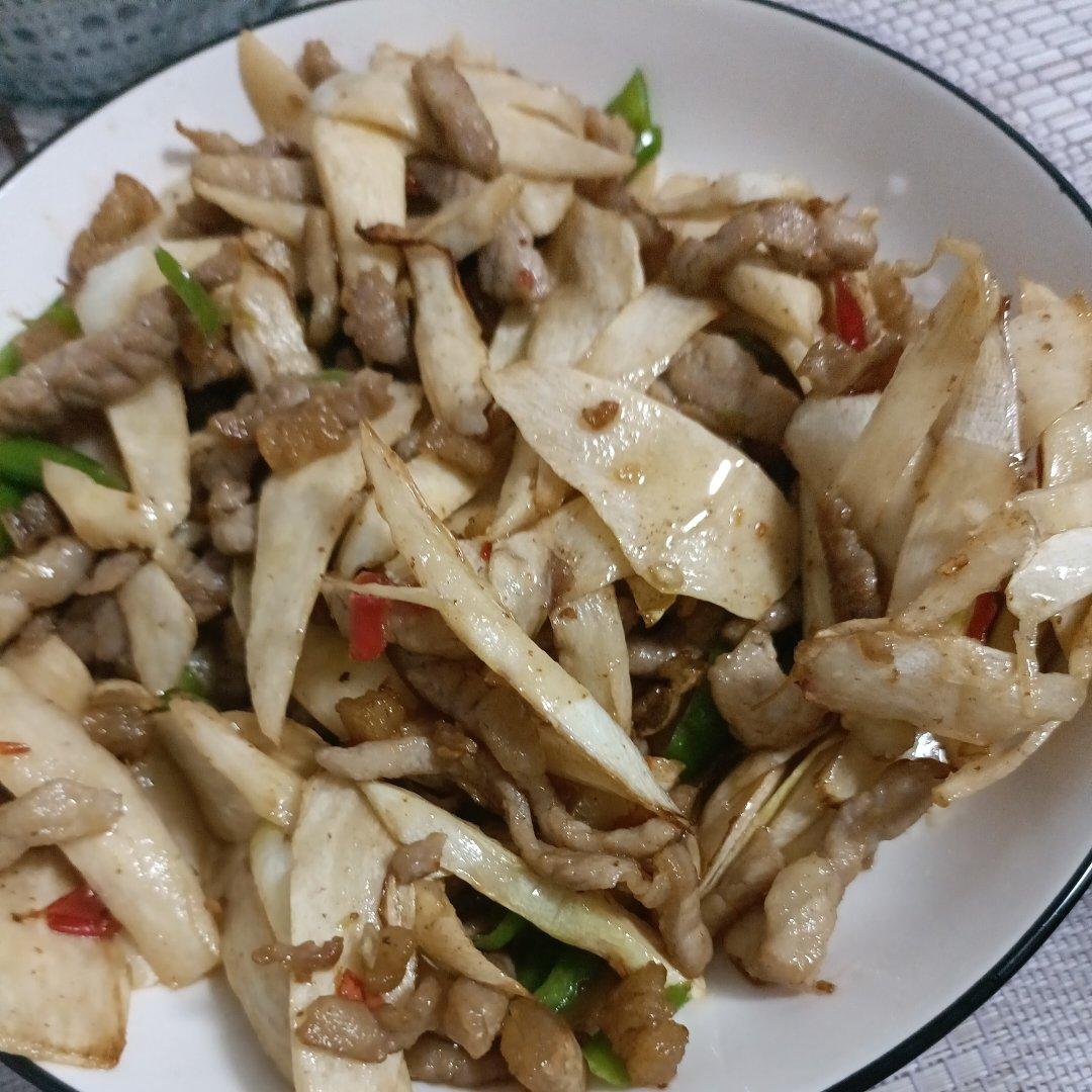 茭白这样做百吃不厌，茭白炒肉