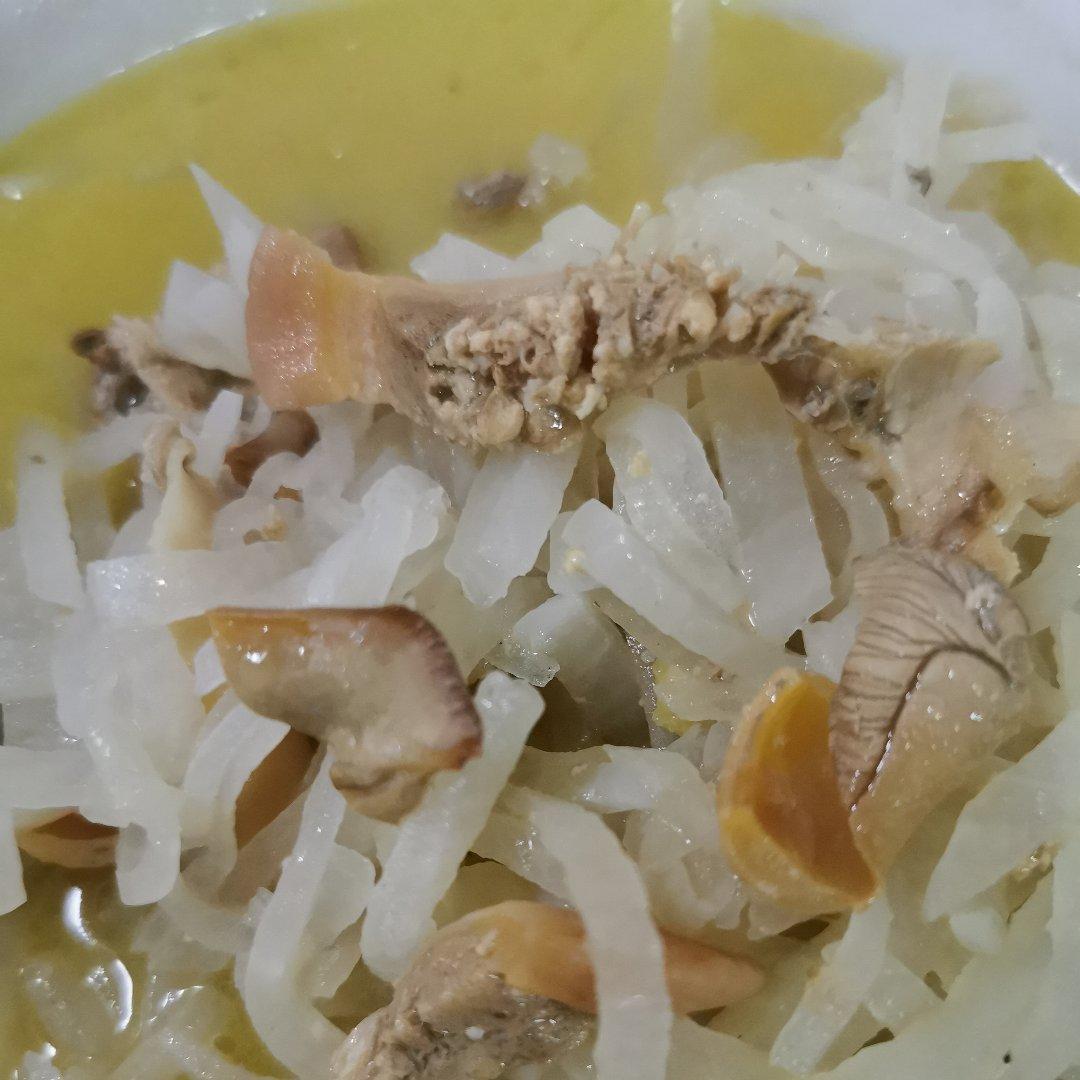 萝卜丝河蚌汤