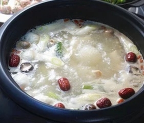 菌菇鸡汤火锅汤底和蘸料的做法