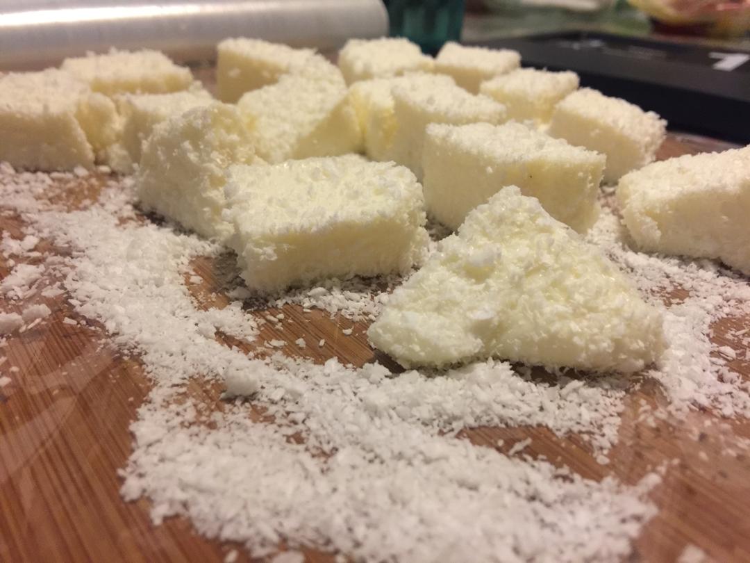 完胜85度C牛奶椰丝小方