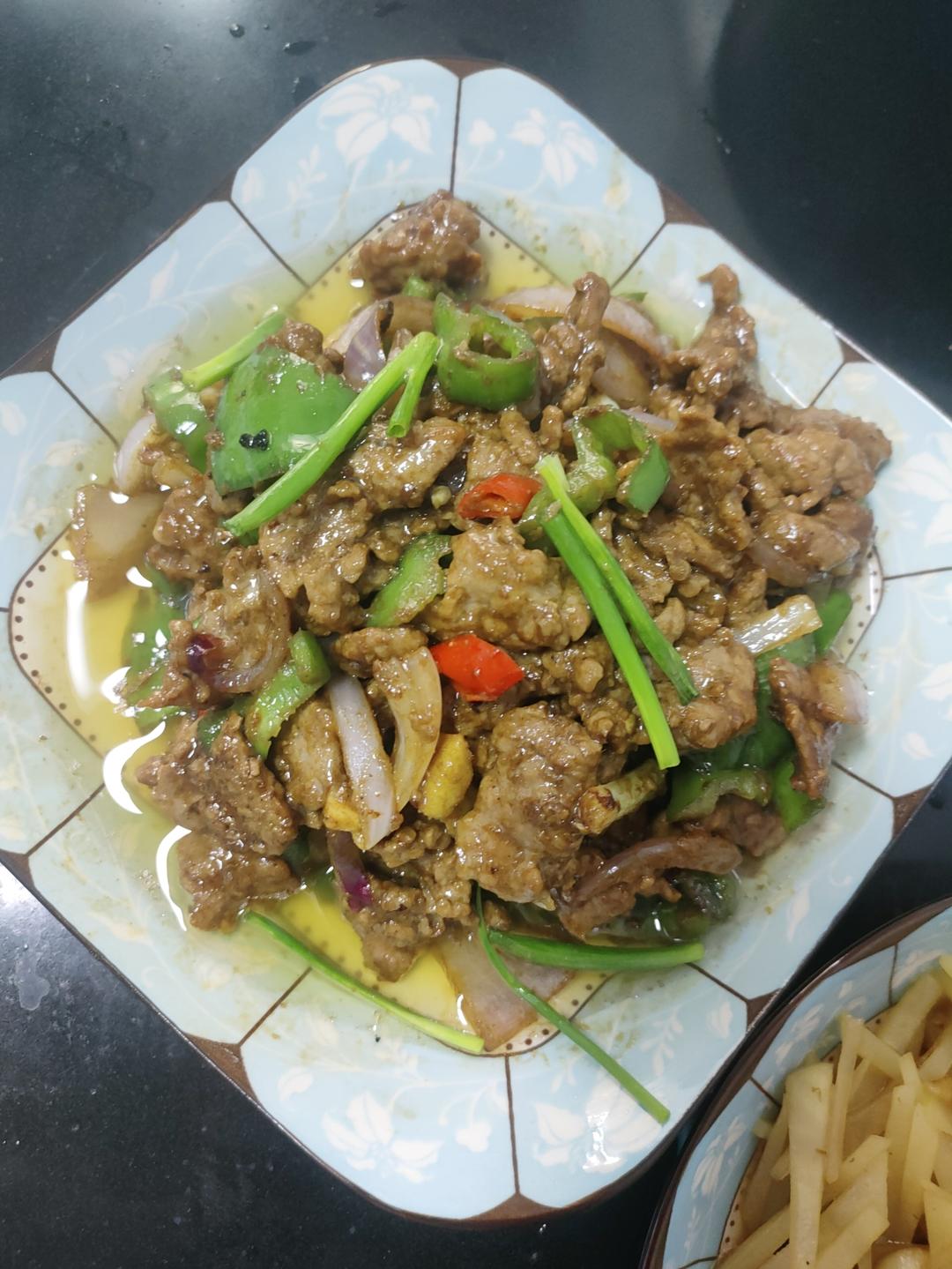 孜然牛肉（👈孜然肉片向左，吉野家向右👉）