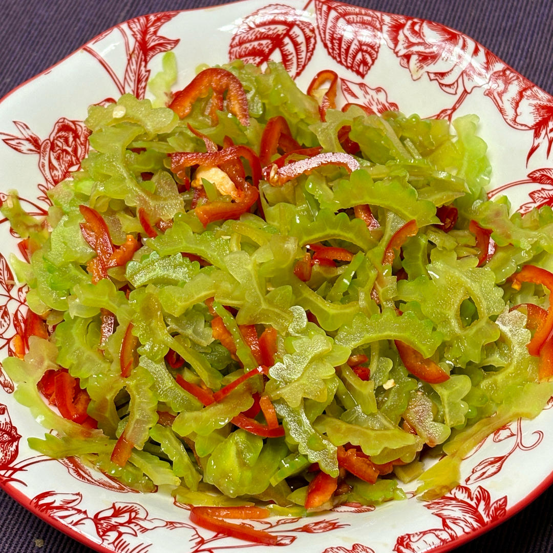 凉拌苦瓜(色碧、味脆)