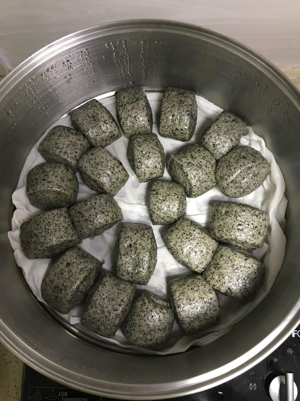 奶香黑芝麻刀切馒头