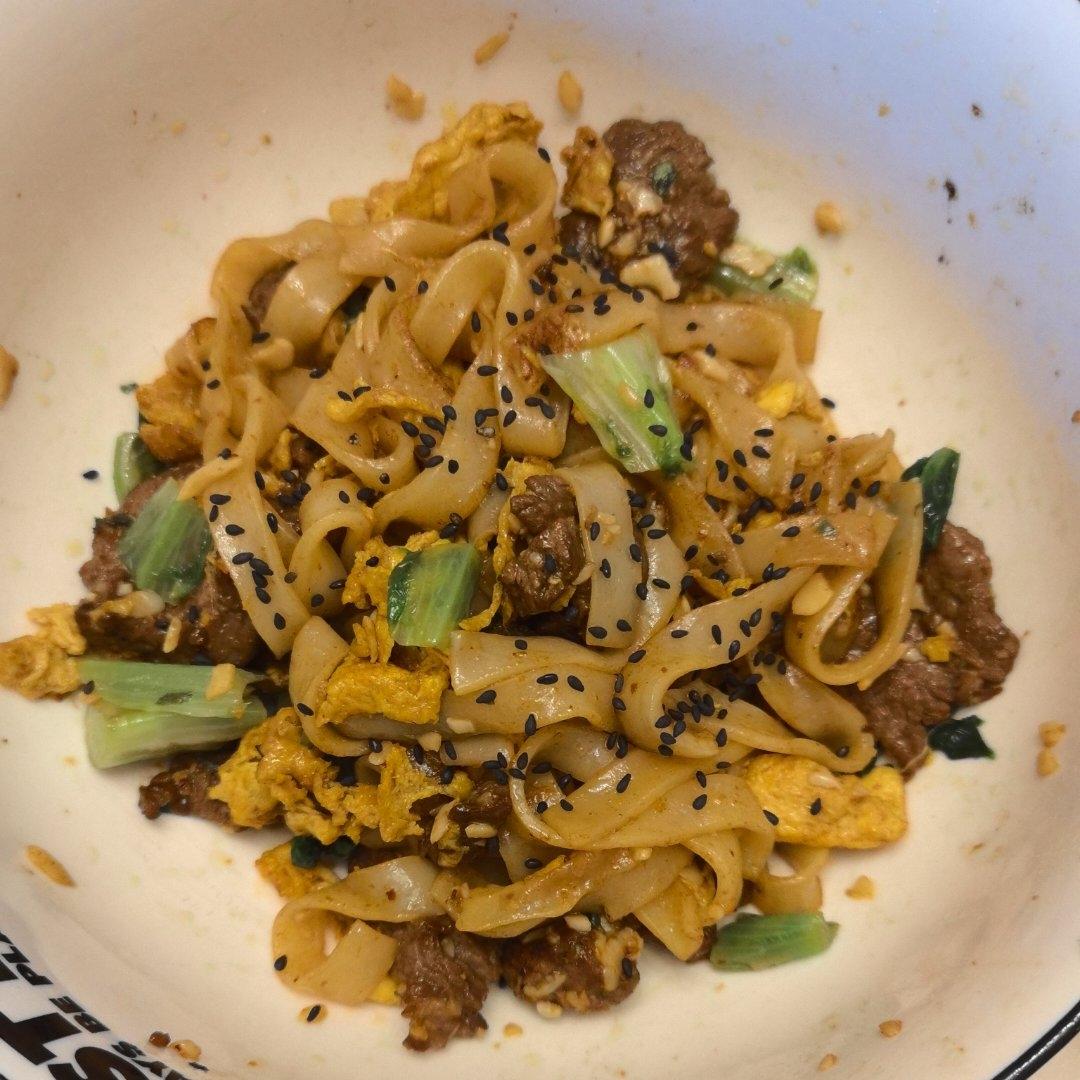 牛肉炒河粉，小美的美食