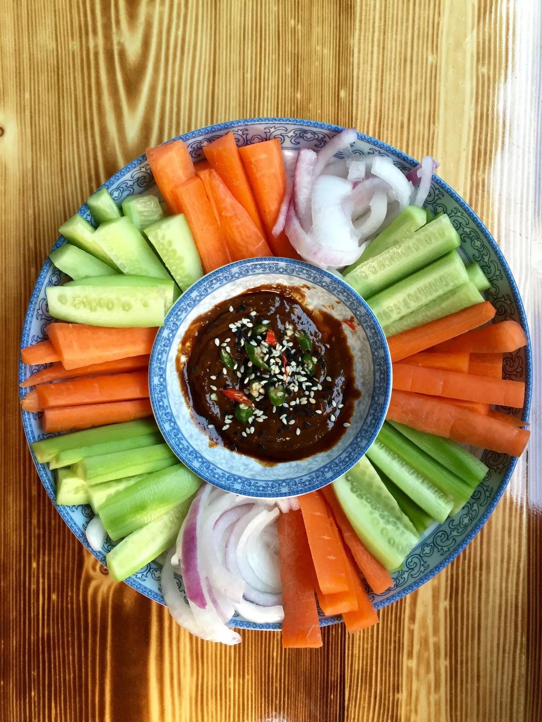 晚餐一锅端！泰国冬阴功汤蘸酱菜的做法 步骤4