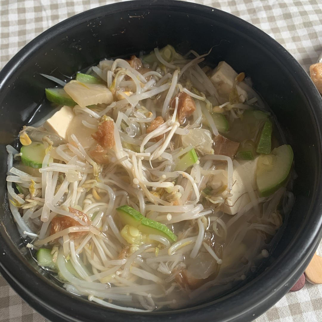 明太鱼豆腐豆芽菇汤