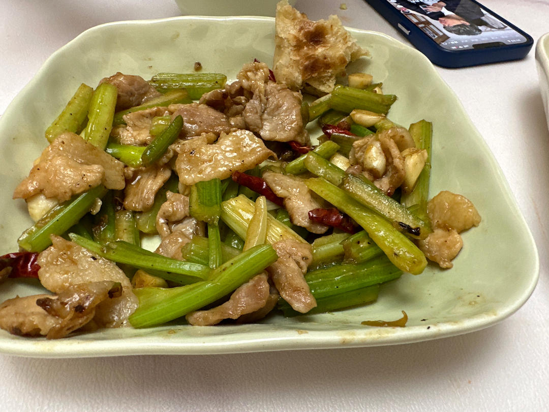 香芹炒肉家常下饭菜！