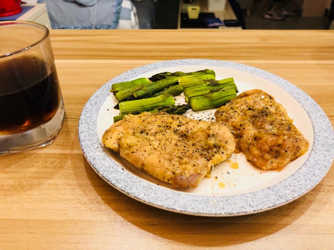酷炫屌炸天好吃的煎鸡胸肉（香蒜蜂蜜煎鸡胸肉）
