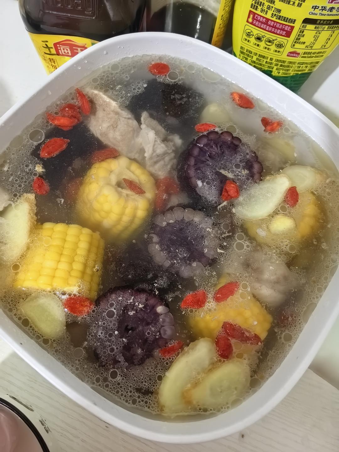 入秋养生局~来一煲玉米排骨汤