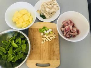 扁豆角土豆焖面的做法 步骤1
