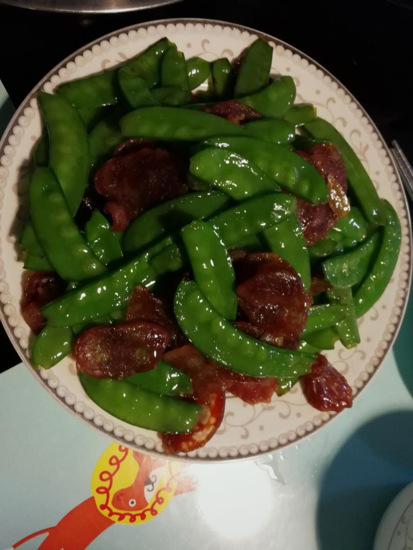 腊肠炒荷兰豆