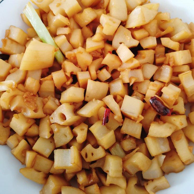 家常快手菜小炒藕丁真香