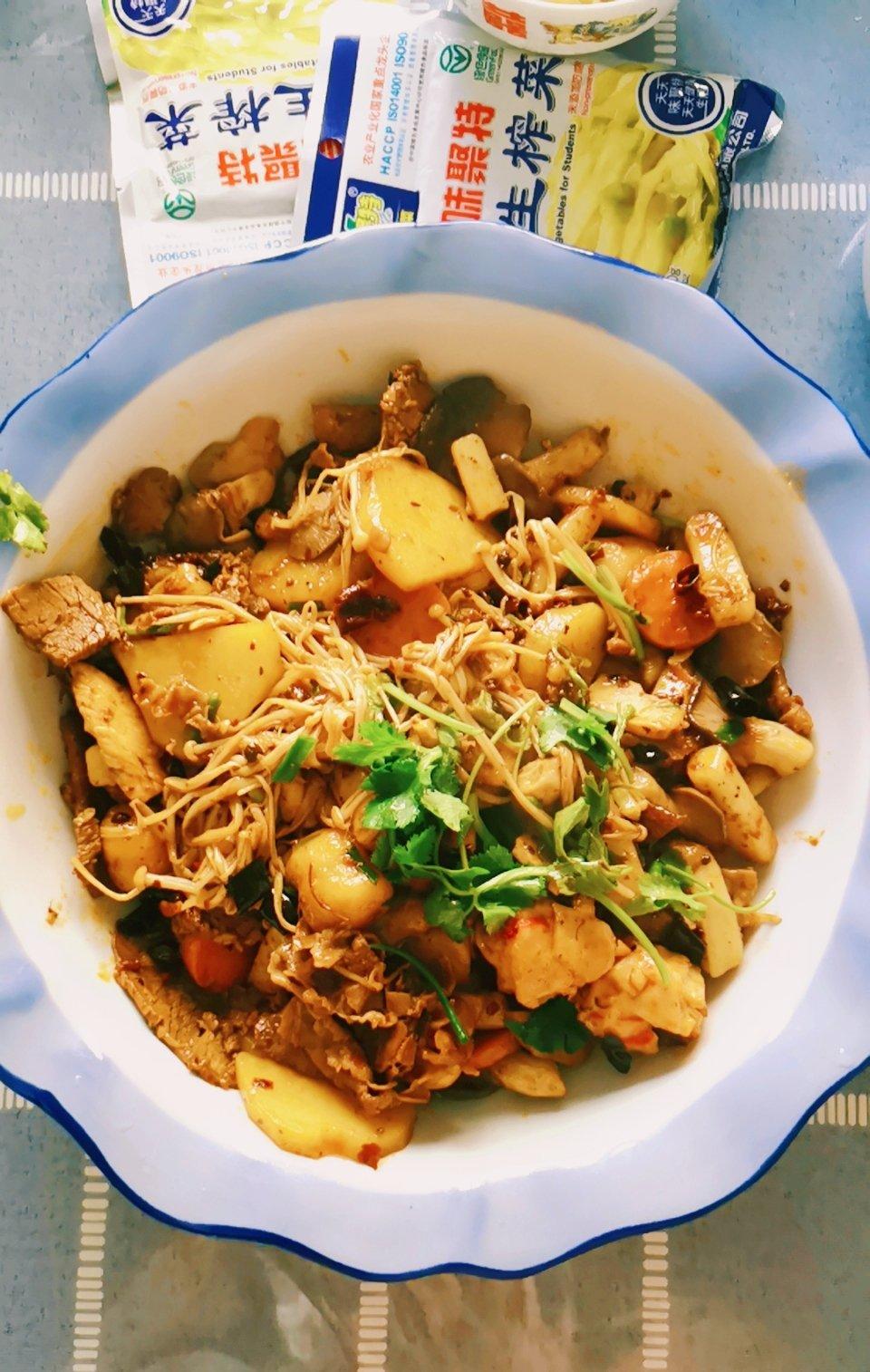 新手0失败的麻辣香锅教程！馋哭了而且超简单！