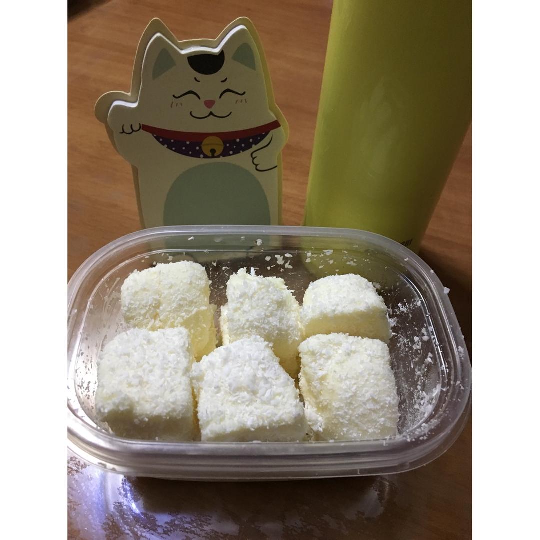 椰丝牛奶小方糕