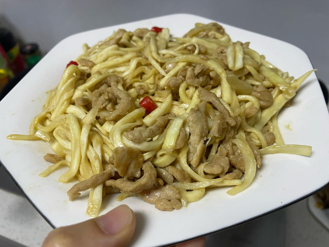 茭白这样做百吃不厌，茭白炒肉