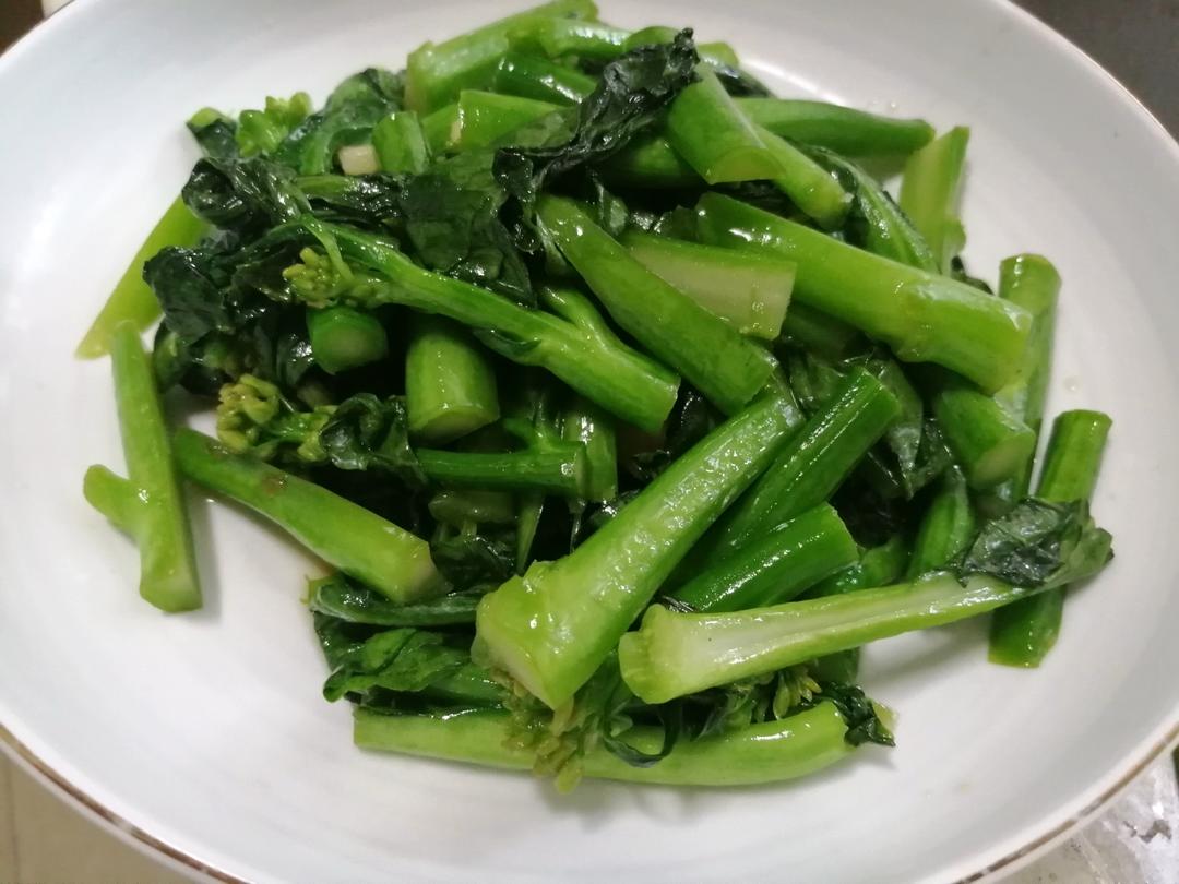 蒜炒芥兰炒出来又黑又软？口感清脆色泽鲜绿的清炒芥兰方法这里都有！