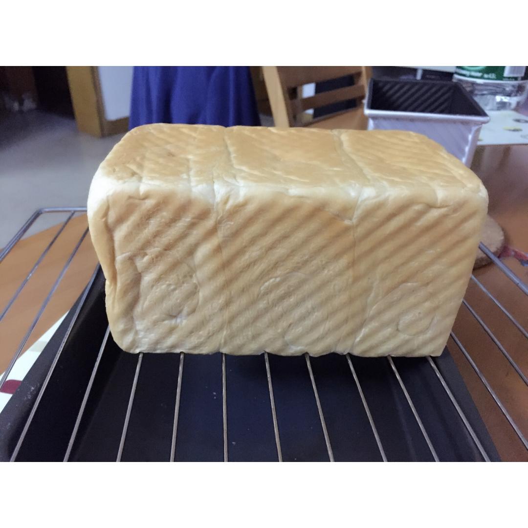 用烤箱自己做面包--手工牛奶吐司面包