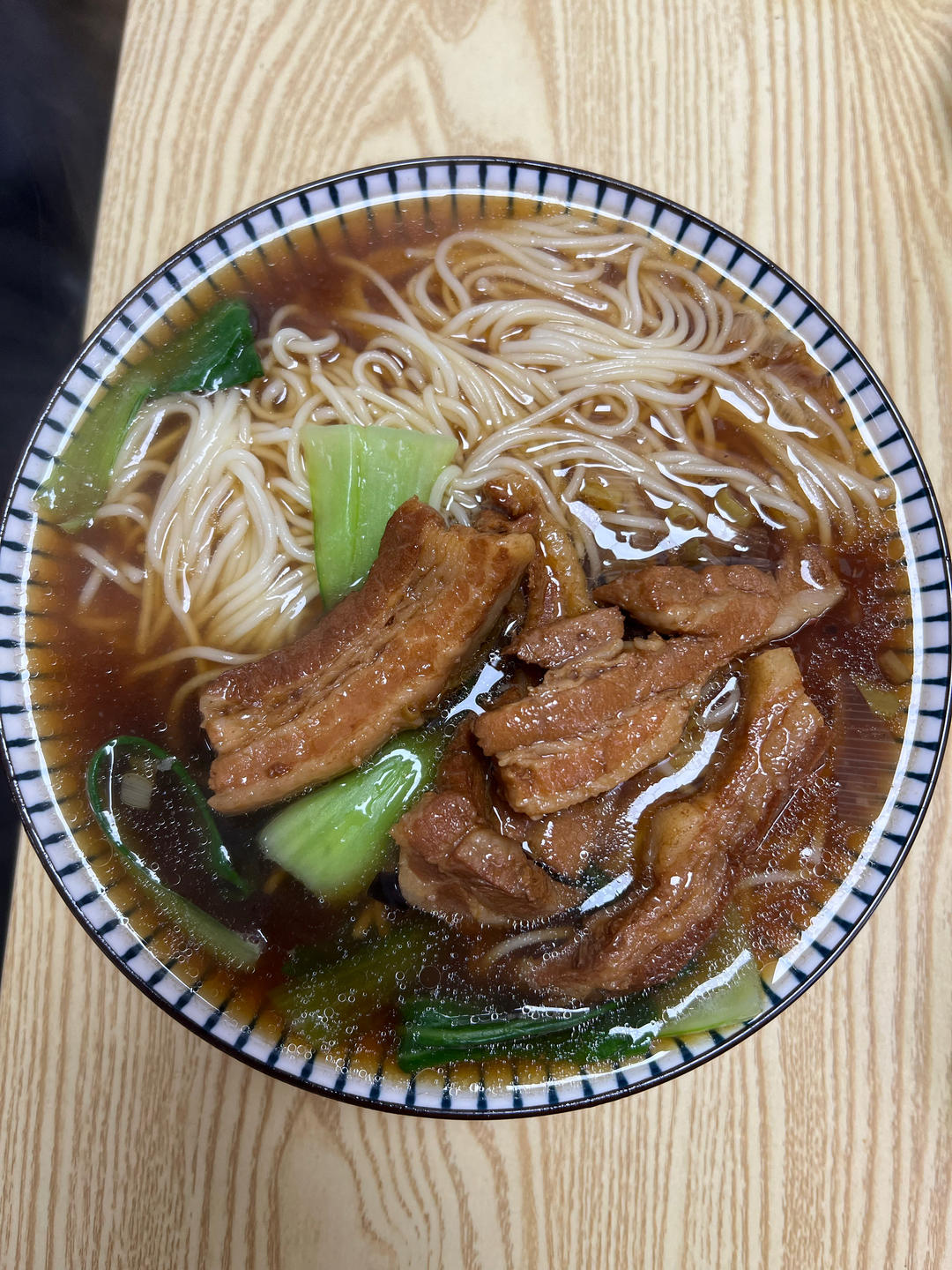 红汤大肉面