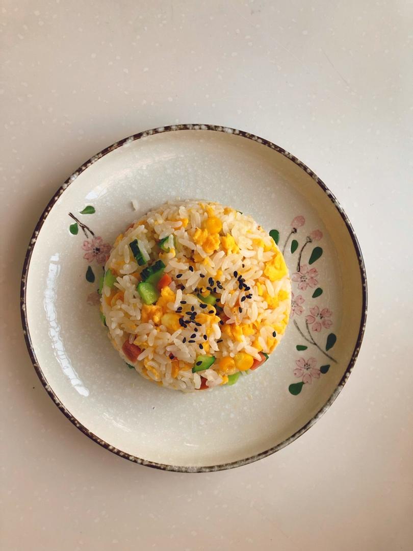 吃货呼噜做的鸡蛋炒米饭蛋炒饭