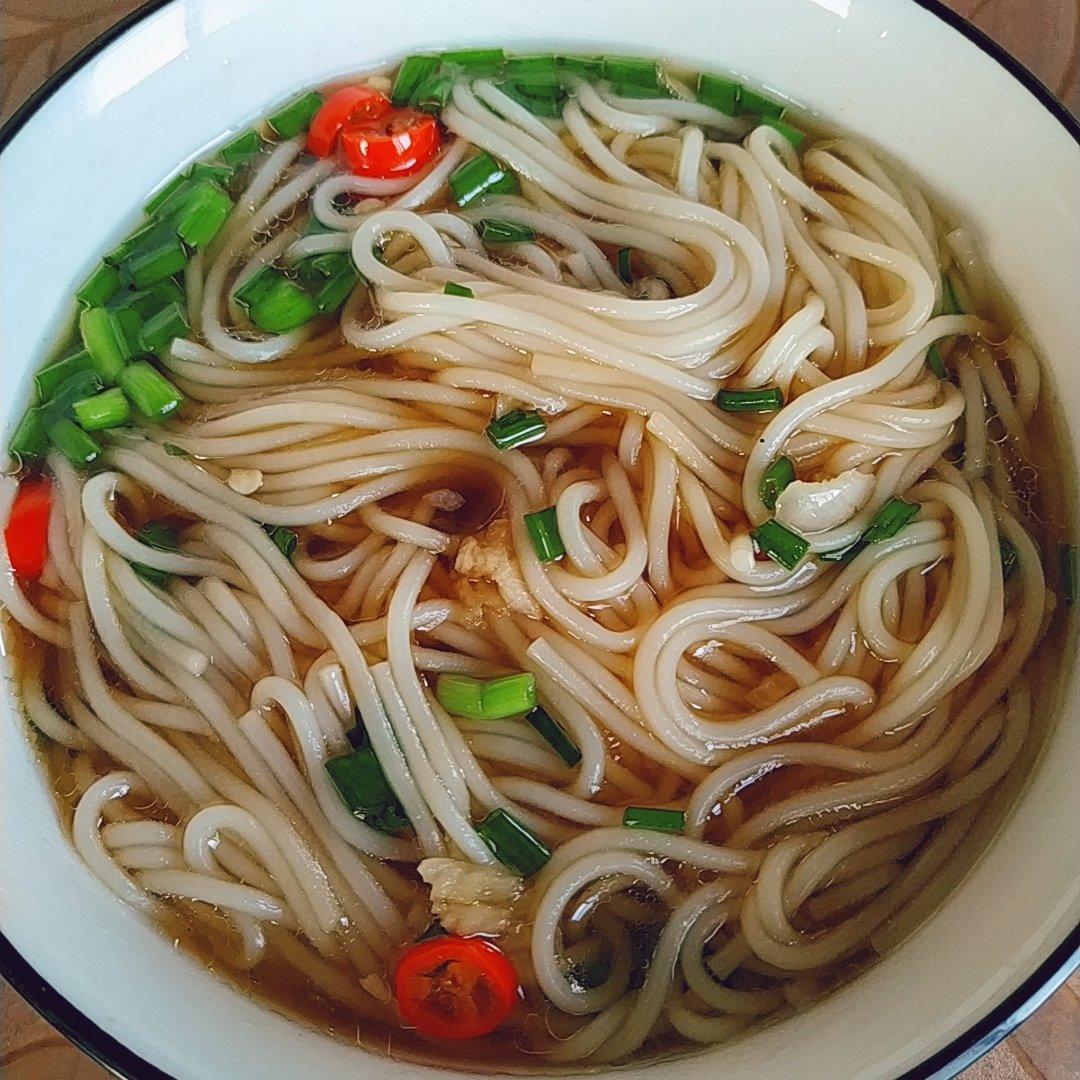 看心情喜欢瞎捣鼓做的快手早餐酱汤面汤都喝光