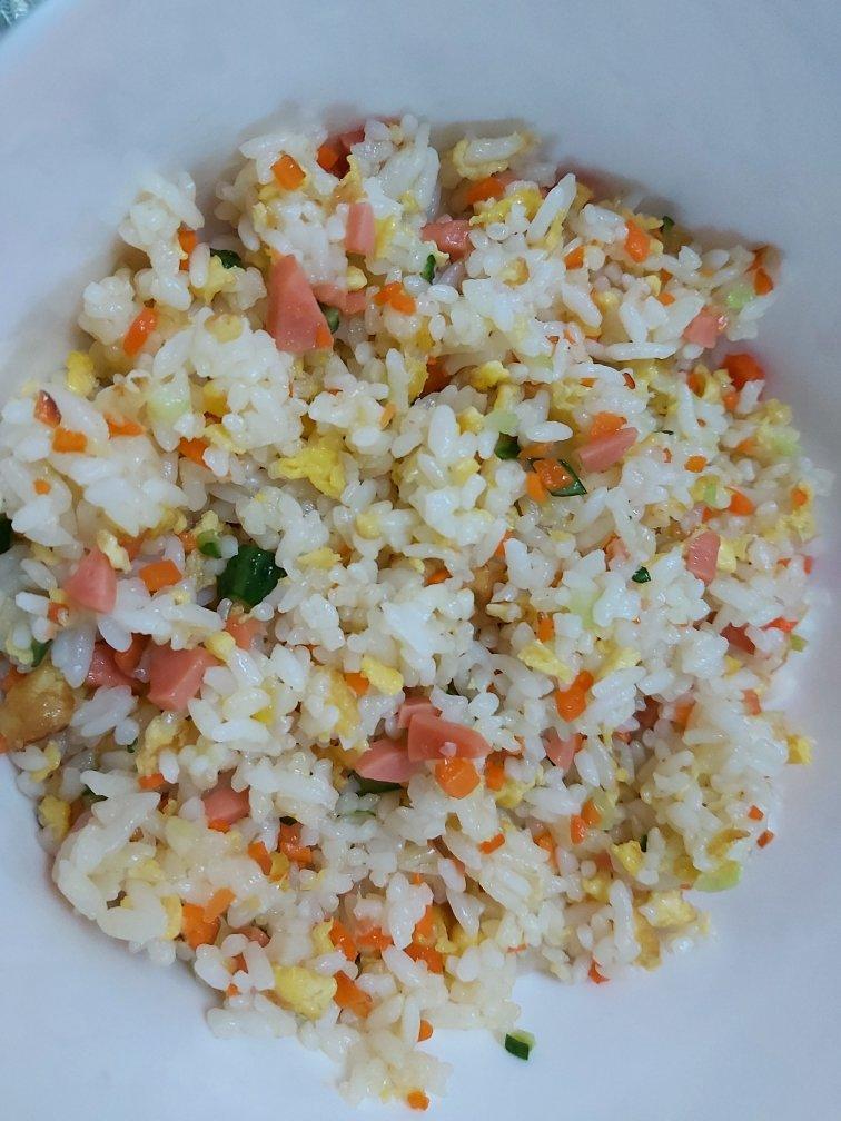 如沐春风小厨师做的鸡蛋炒米饭蛋炒饭