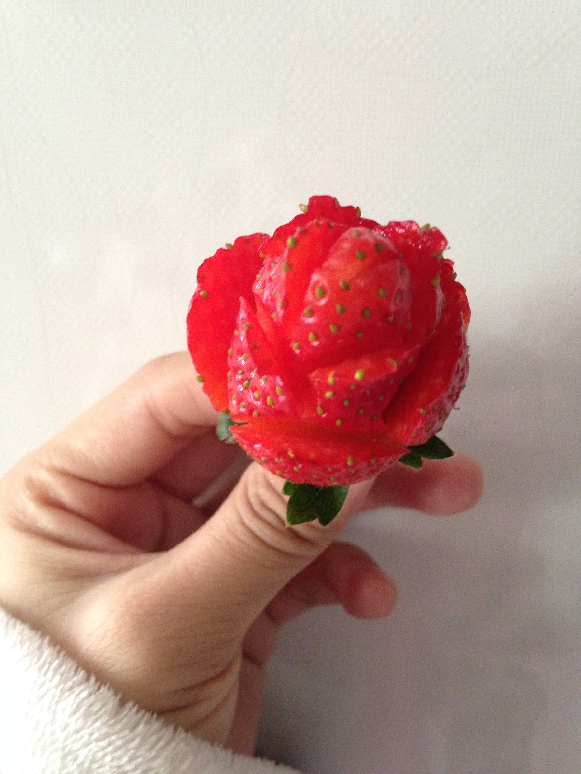 手切草莓玫瑰的做法 步骤3
