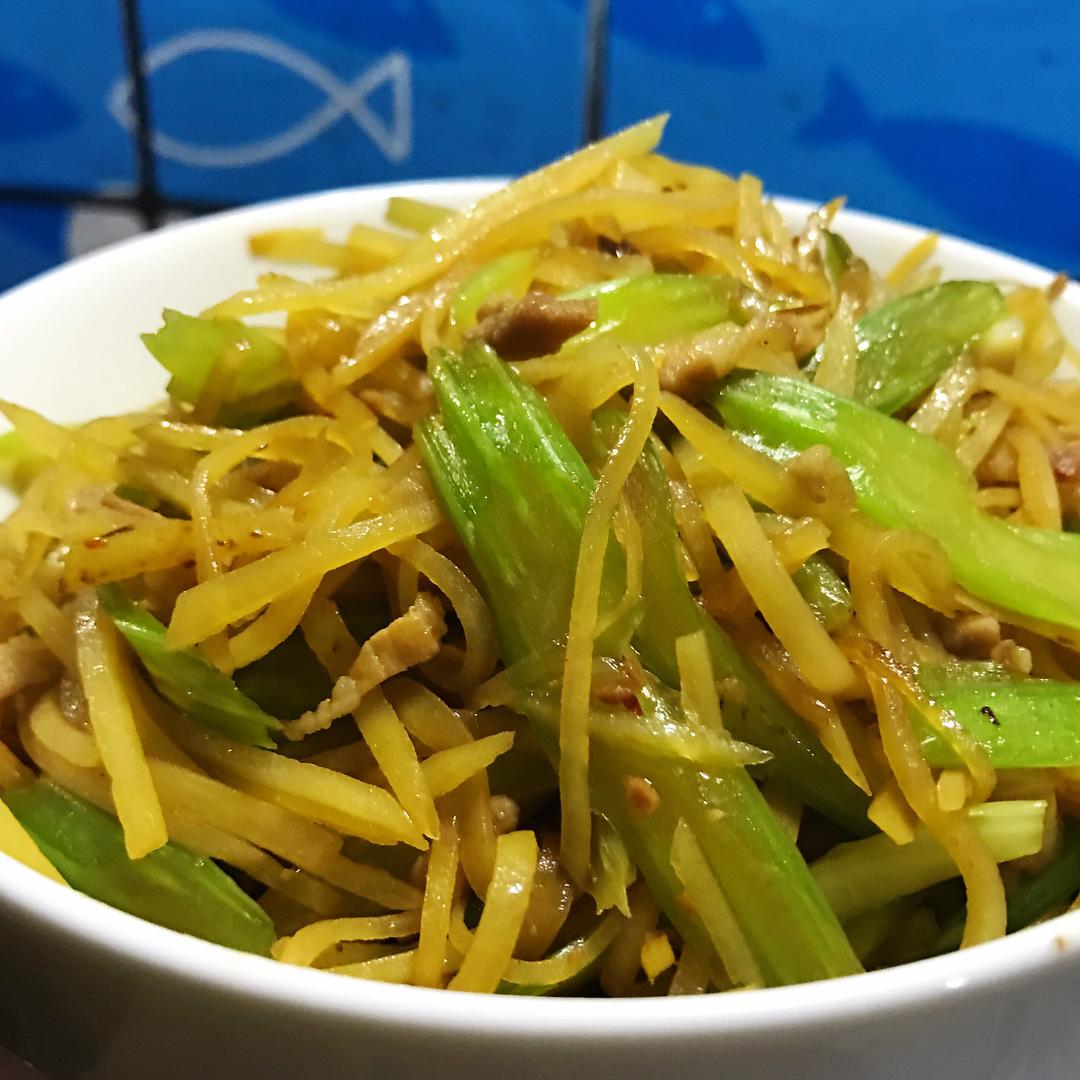 芹菜土豆肉沫的做法
