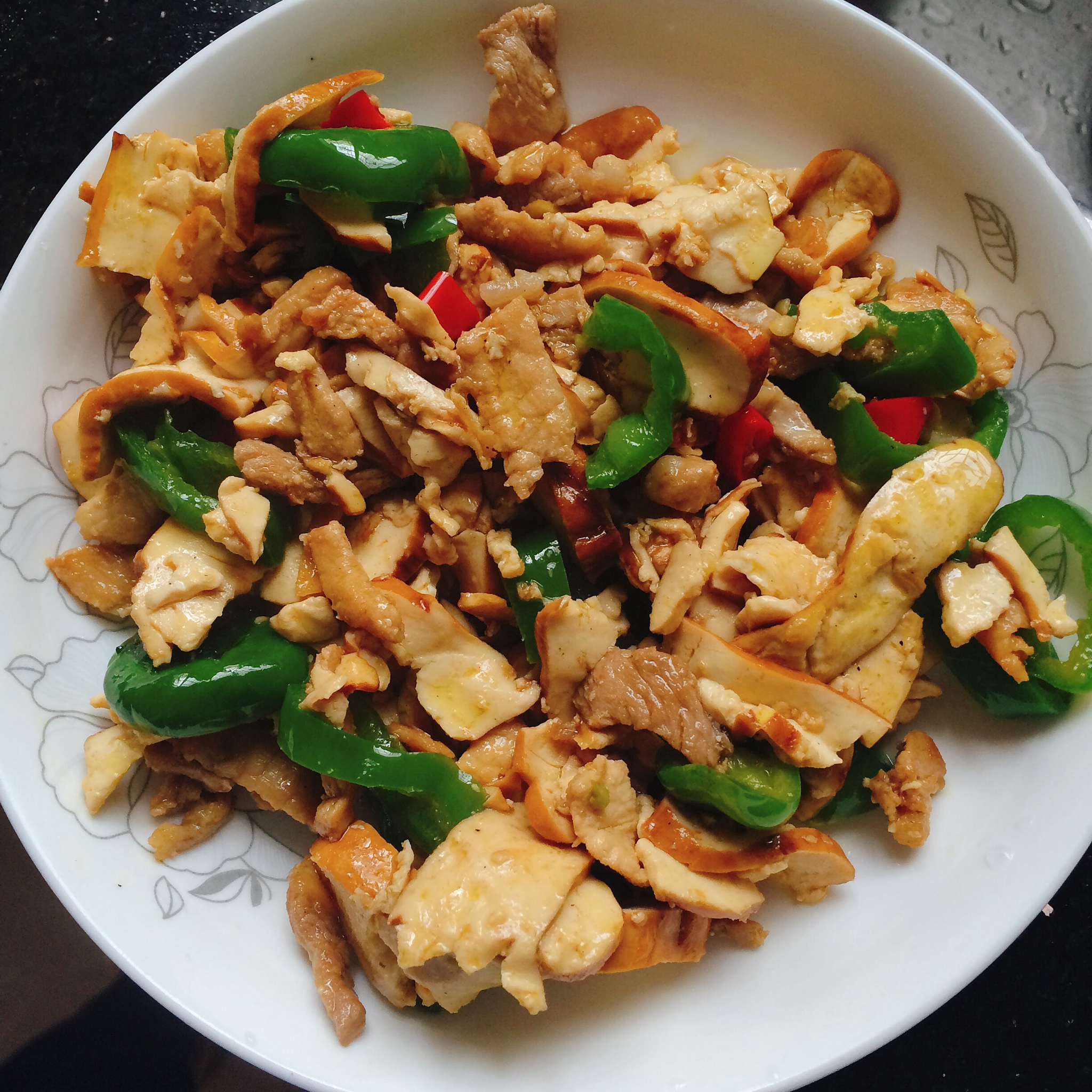 蛀牙-5做的酱香干炒肉