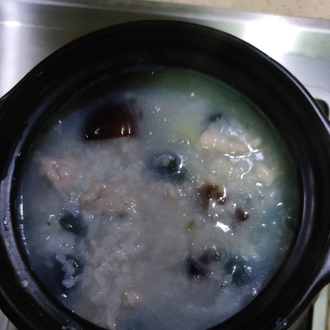 妈妈👩教我做的皮蛋瘦肉粥🥣简单快捷美味😋