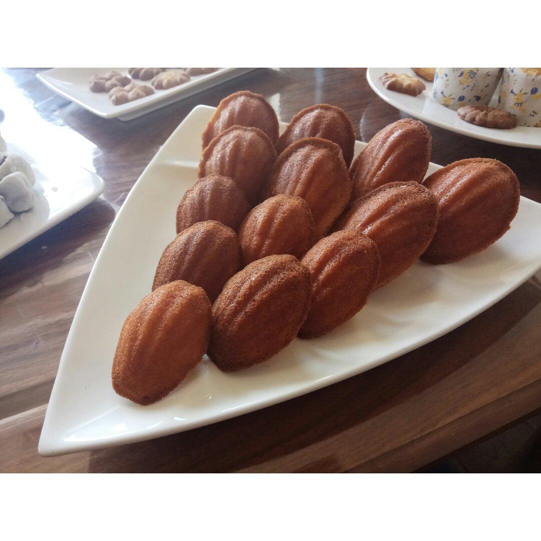 玛德琳（蓝带方）