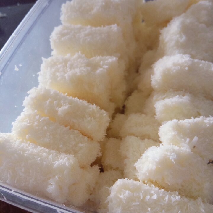 椰丝牛奶小方糕