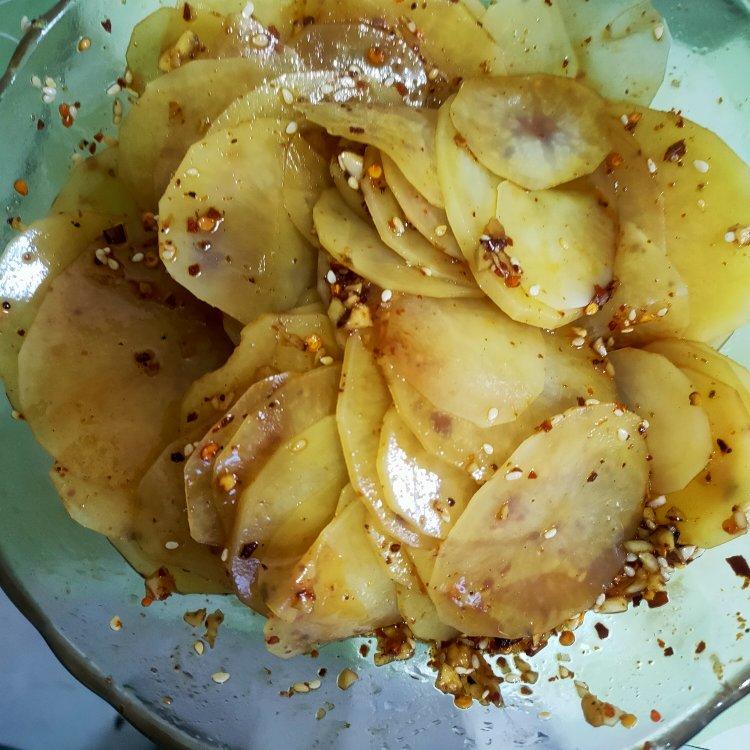土豆销魂吃法！酸辣开胃的凉拌土豆片