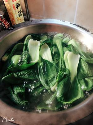 江南荠菜鲜肉大馄饨（鸡汤底）的做法 步骤1