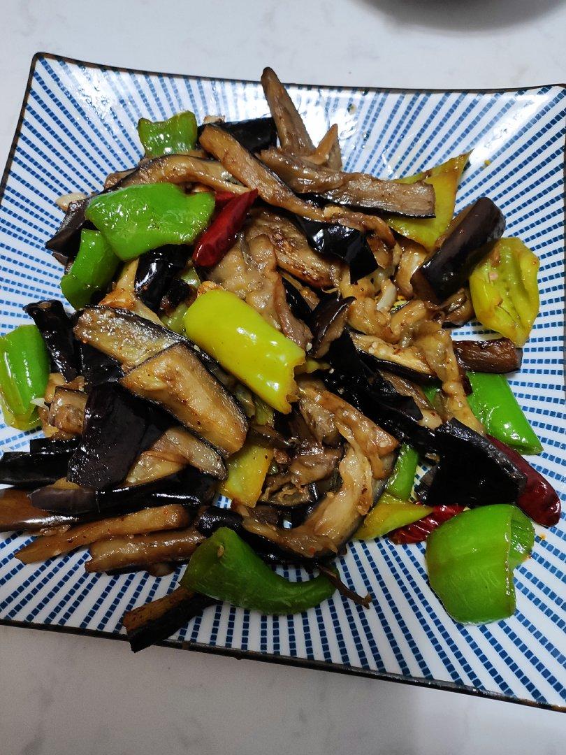 不用炸不吸油，咸香入味三分的红烧茄子