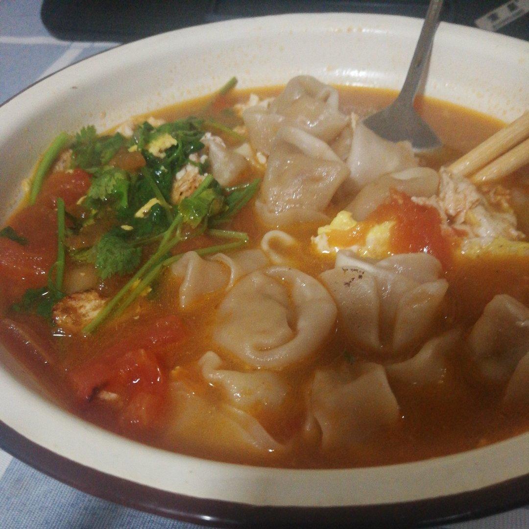 番茄浓汤馄饨面
