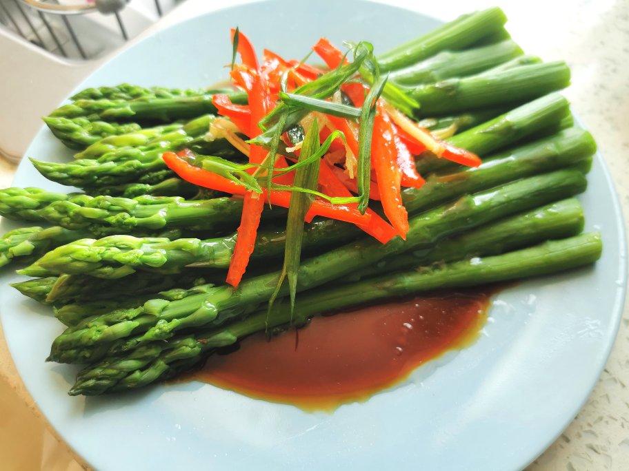 倍有面子、低脂瘦身的快手菜：白灼芦笋