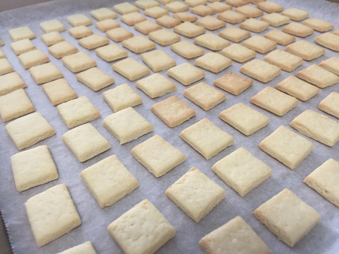 牛奶方块小饼干