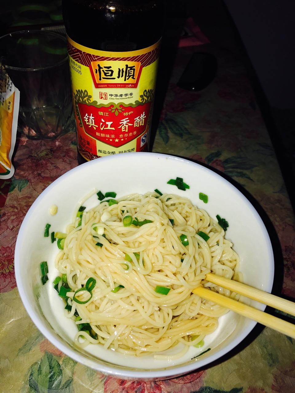 葱爆面—就是汪涵在天天向上里面做的那个啦