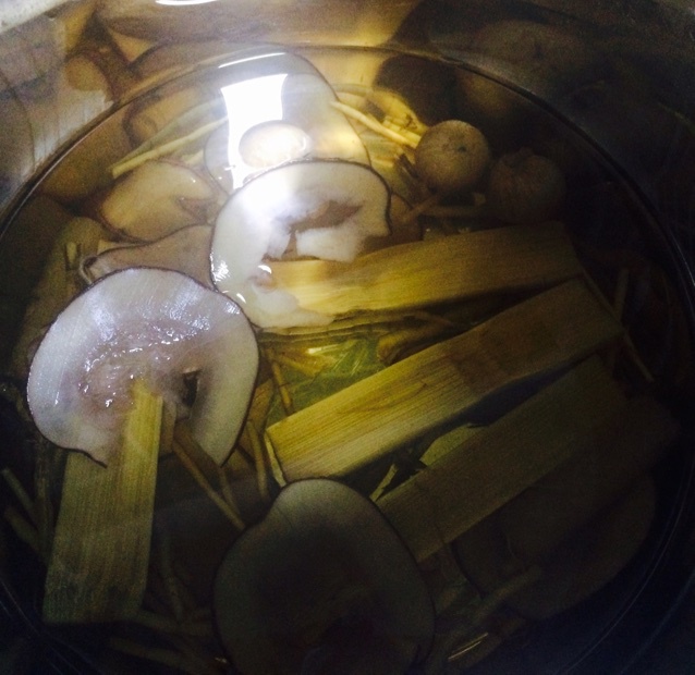 竹蔗茅根糖水