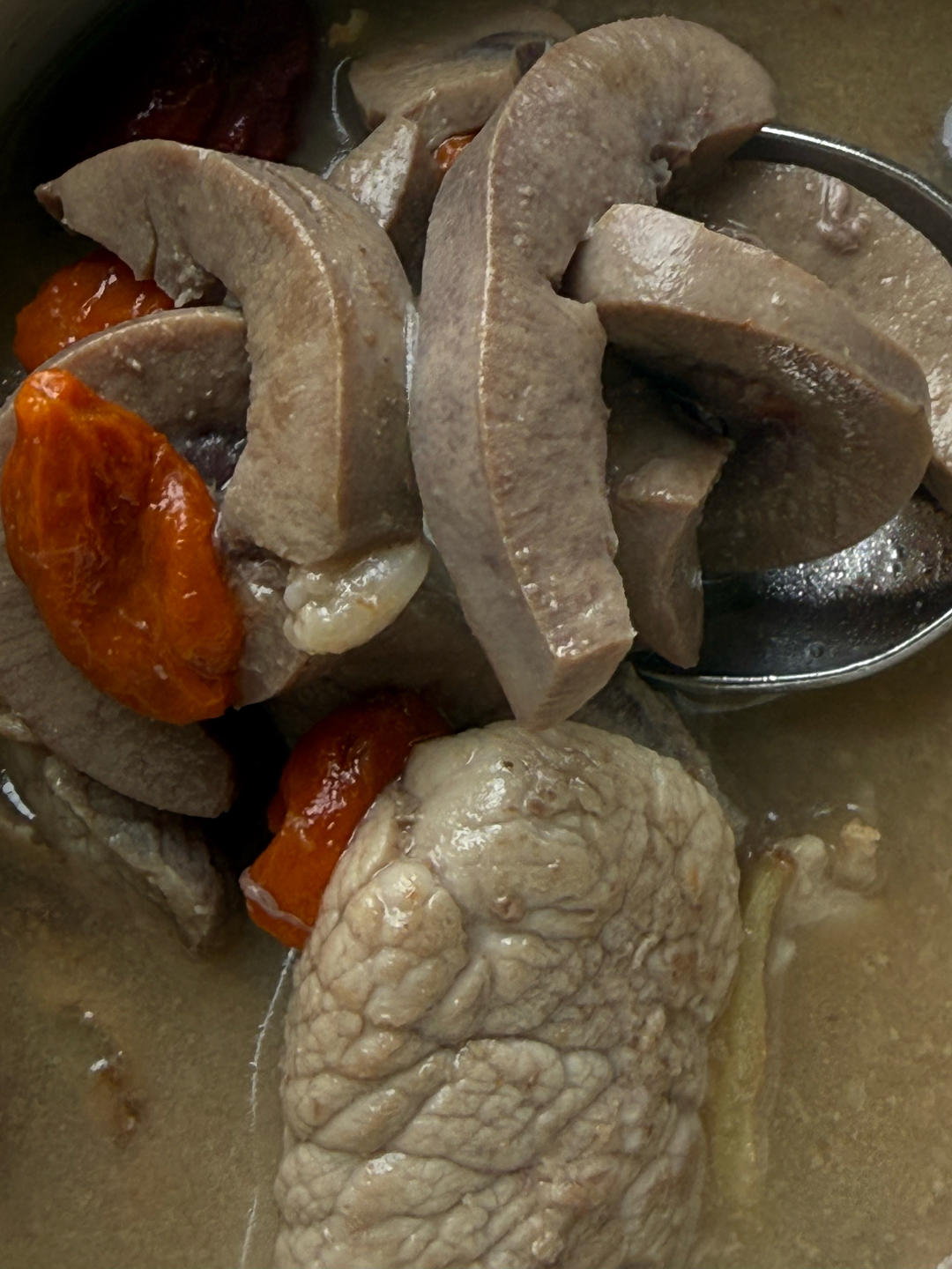 枸杞红枣猪腰瘦肉汤
