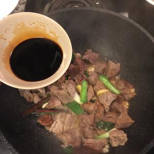 红烧牛肉炖胡萝卜土豆的做法 步骤10